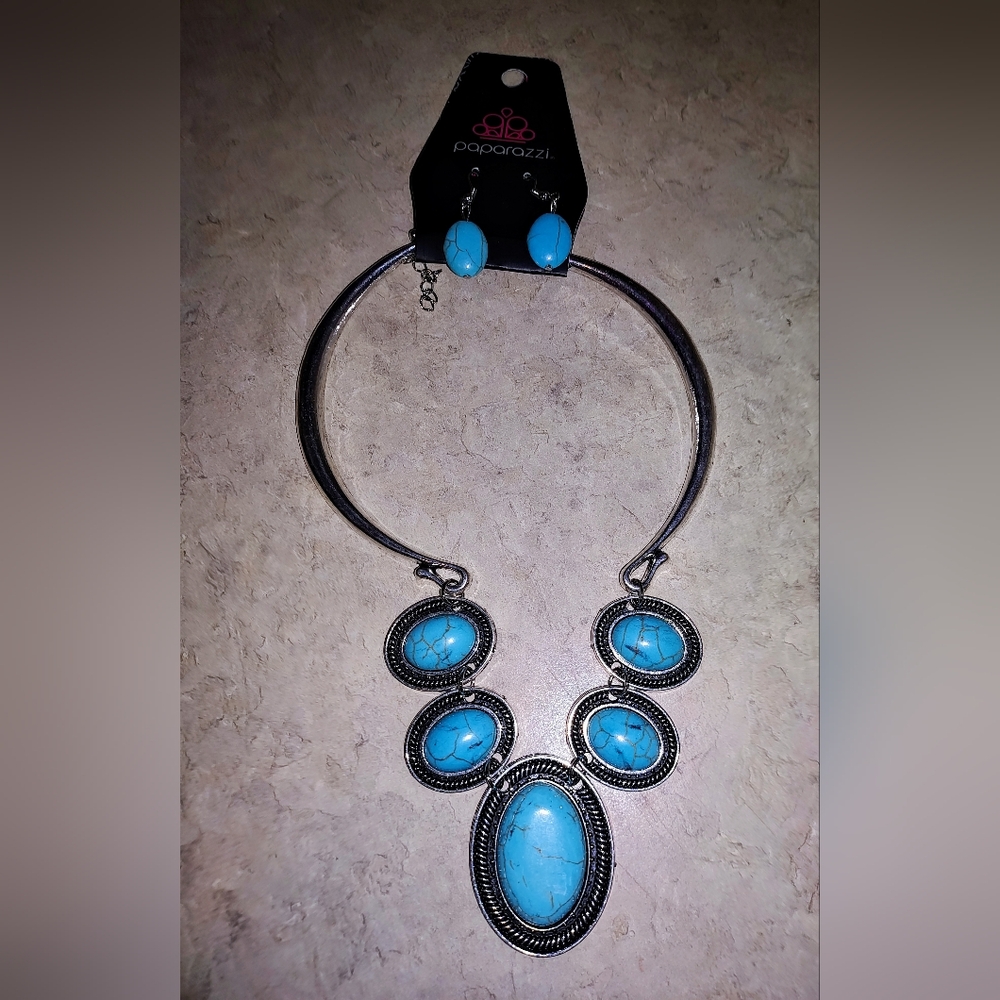 Necklace and earring set NWT